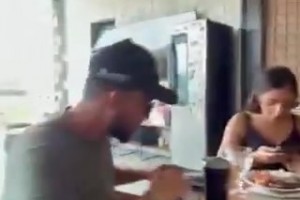 维尼修斯也太难了！女友把全家朋友都拎入住，豪宅秒变酒店！